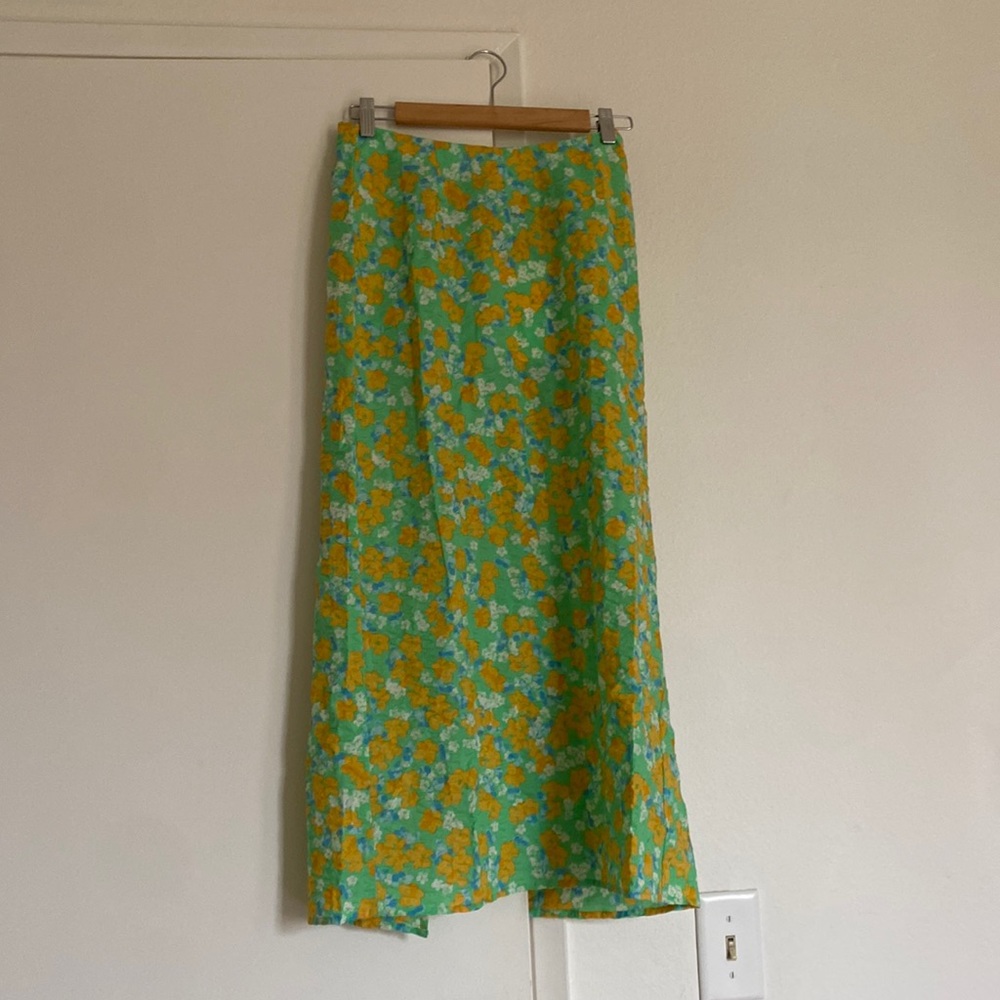 Brand new skirt never been worn!!!